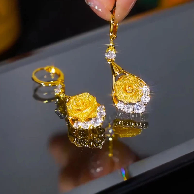 Elegant earrings with roses in mesh